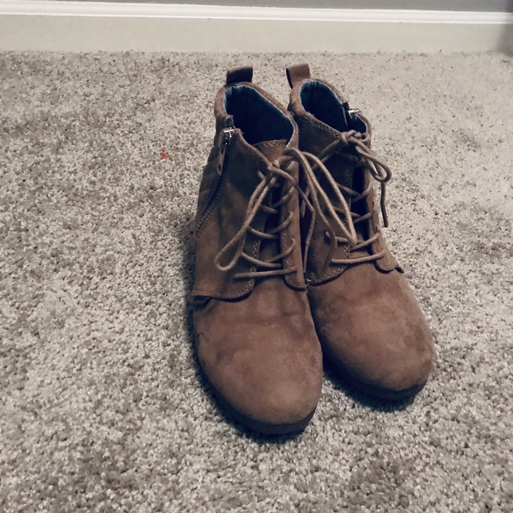Suede zip-up ankle booties